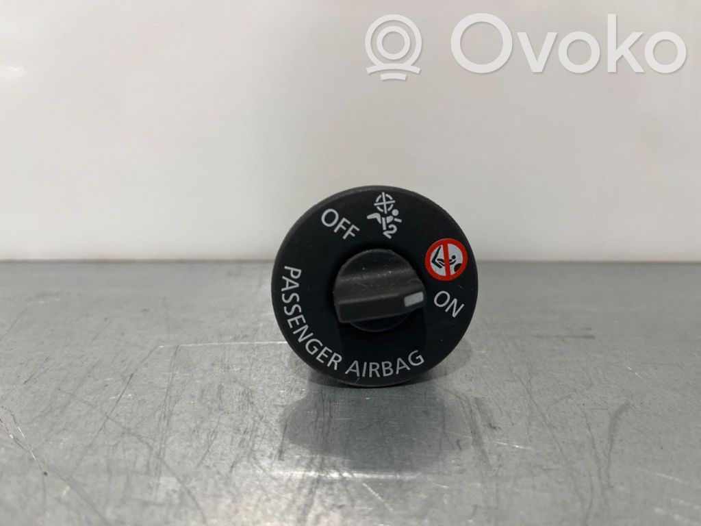 Opel Vivaro Inne przełączniki i przyciski 