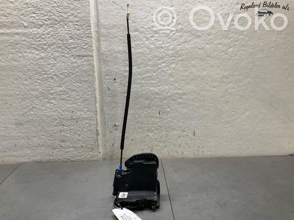 Opel Ampera- E Front door lock 