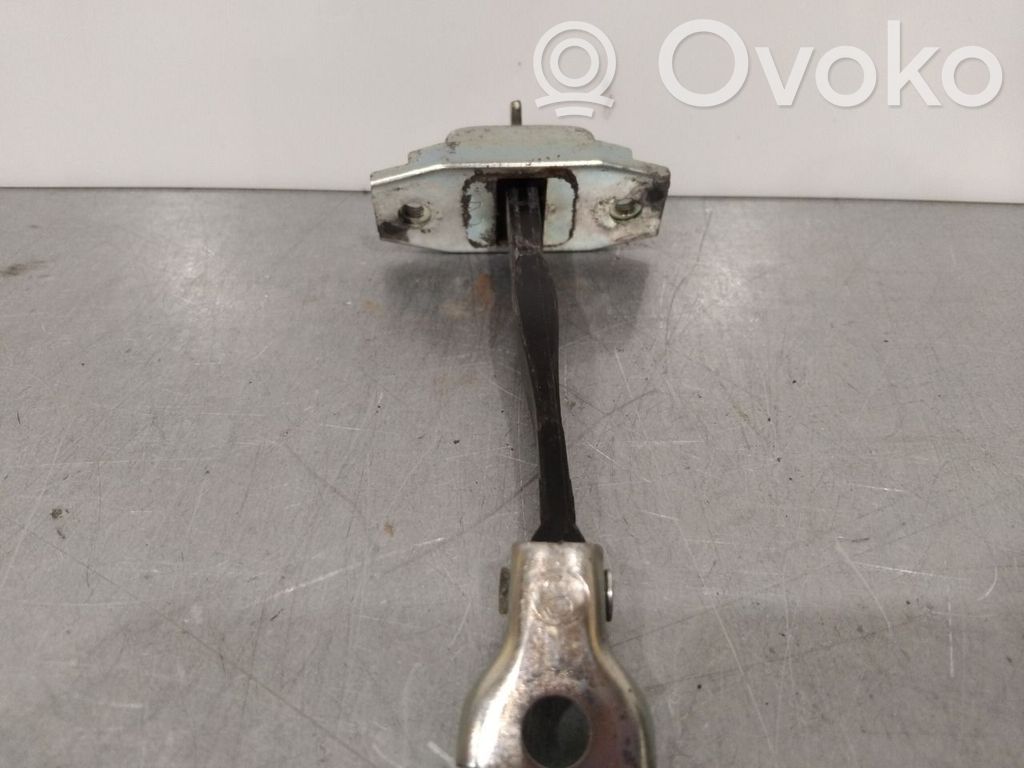 Toyota Yaris Etuoven pidätin