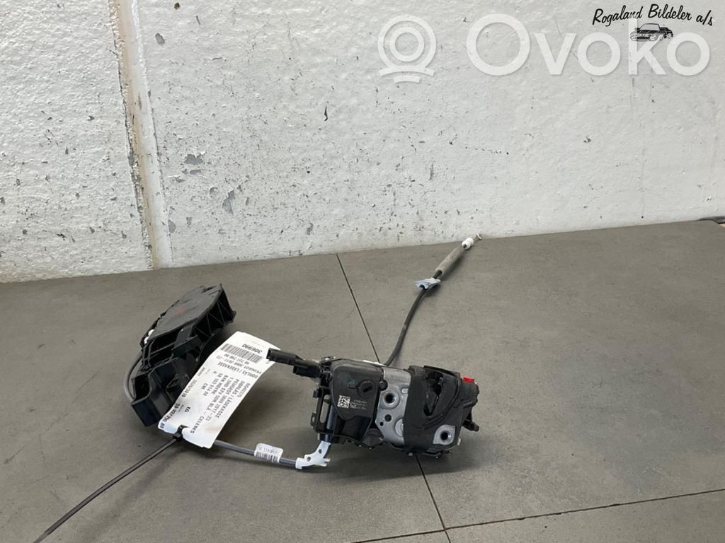 Peugeot 3008 II Zamek drzwi przednich 