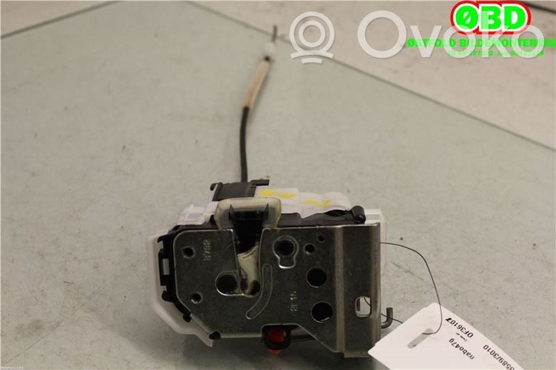 Opel Combo D Front door lock 