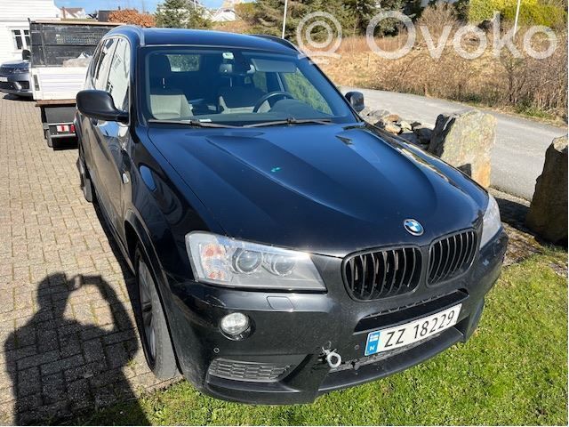 BMW X3 F25 Takalokasuojan reuna