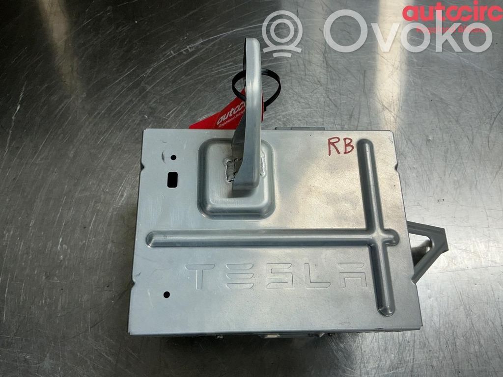 Tesla Model 3 Garso stiprintuvas 