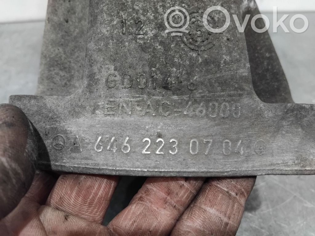 Mercedes-Benz C W204 Supporto di montaggio del motore