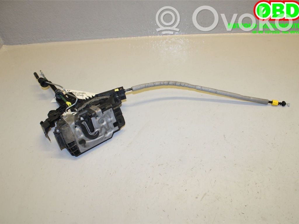 Mercedes-Benz C W205 Serratura portiera anteriore 