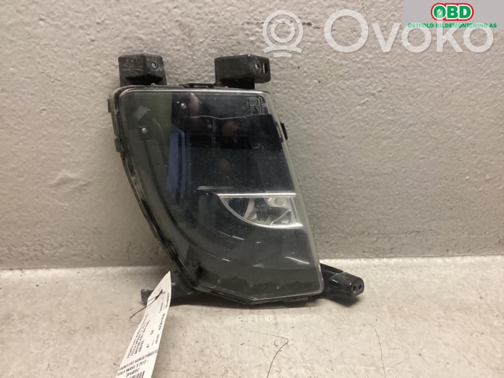 Tesla Model S Miglas lukturis priekšā 