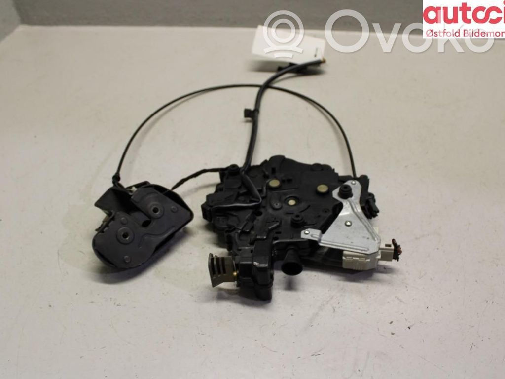 Volkswagen Transporter - Caravelle T5 Front door lock 
