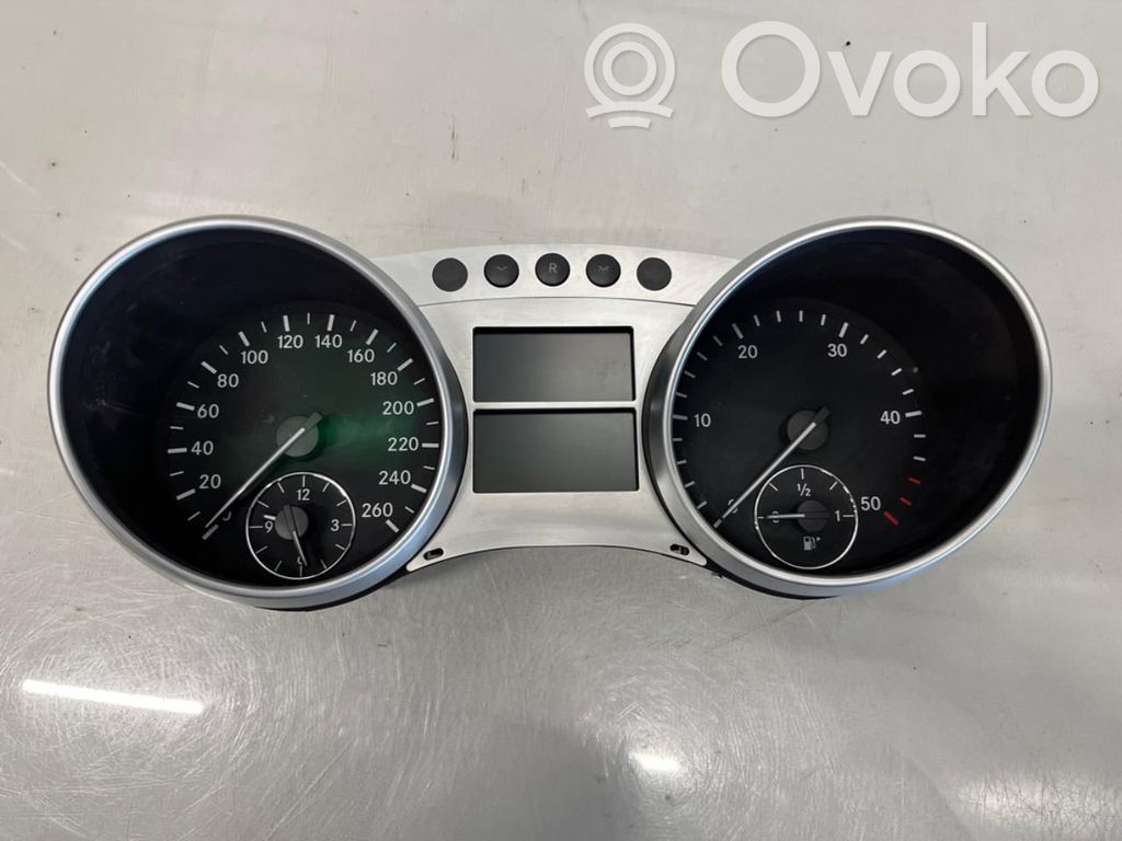 Mercedes-Benz ML W164 Vitezometru (grup de instrumente) 