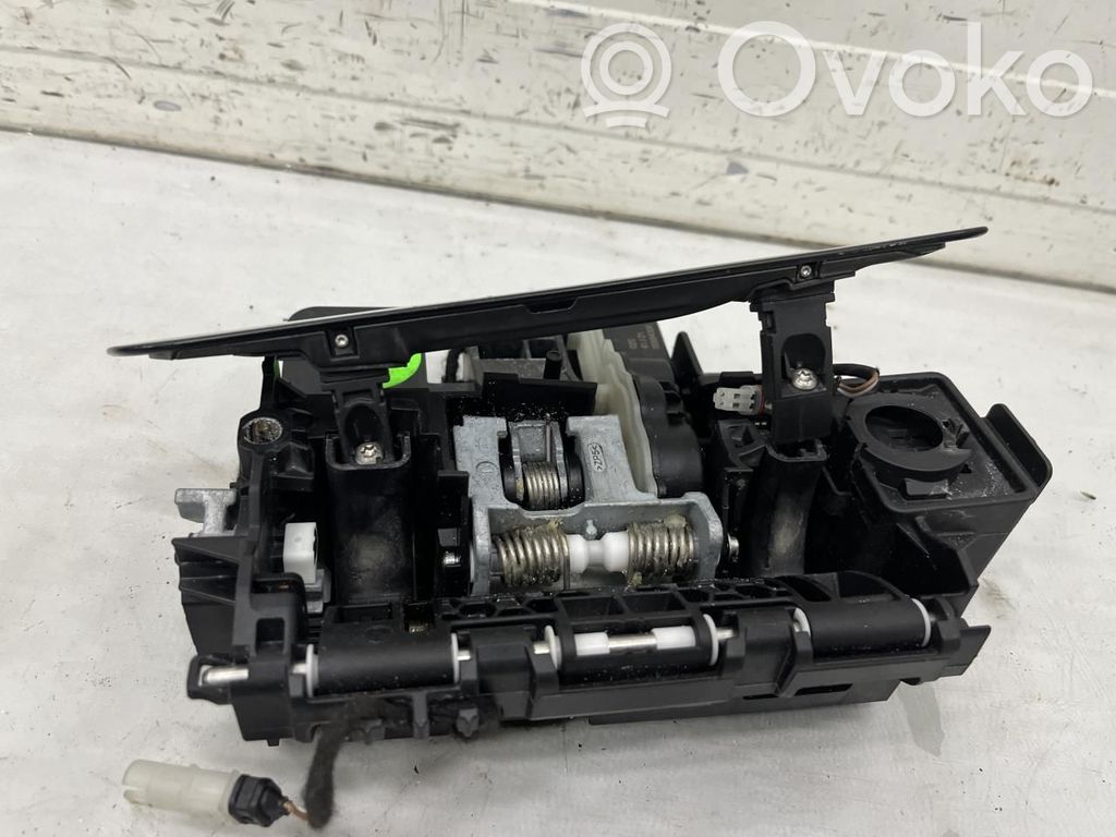 Porsche Taycan 9J1 Manecilla externa puerta trasera 