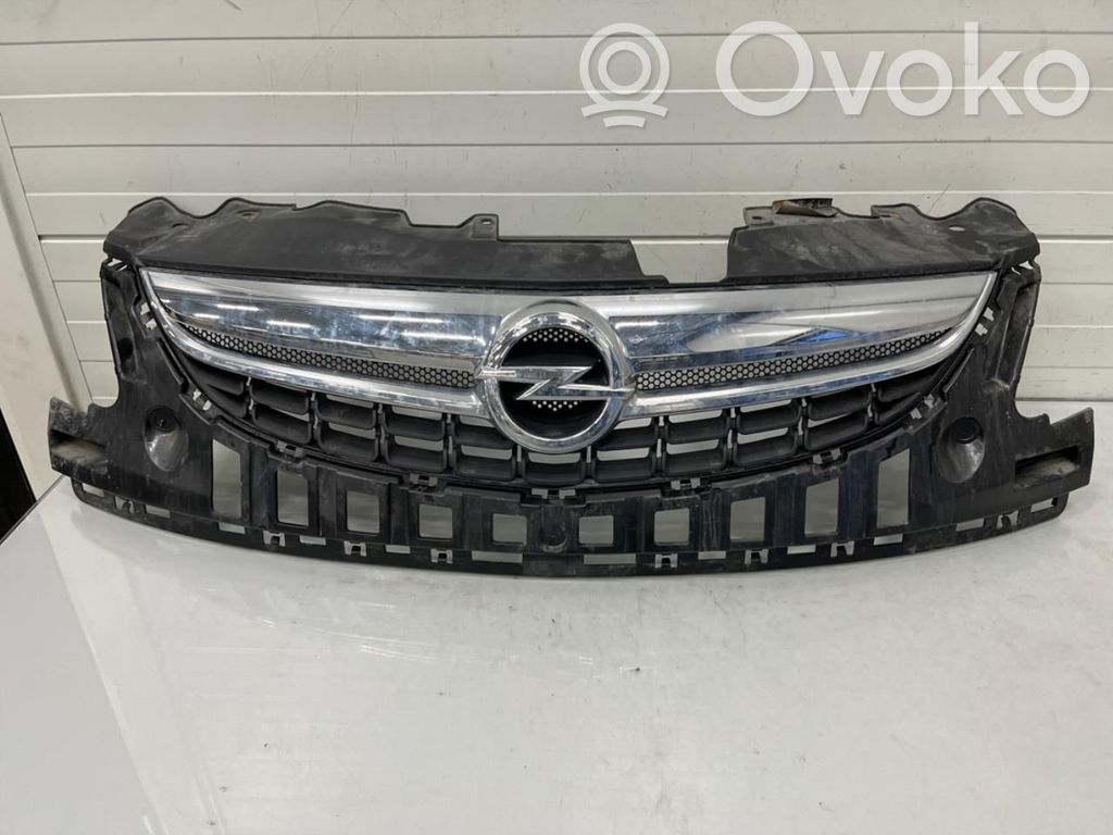 Opel Corsa D Grotelės priekinės 