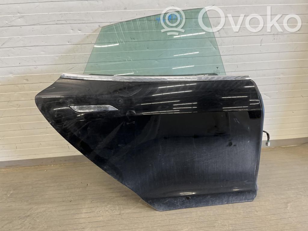 Tesla Model S Galinės durys 