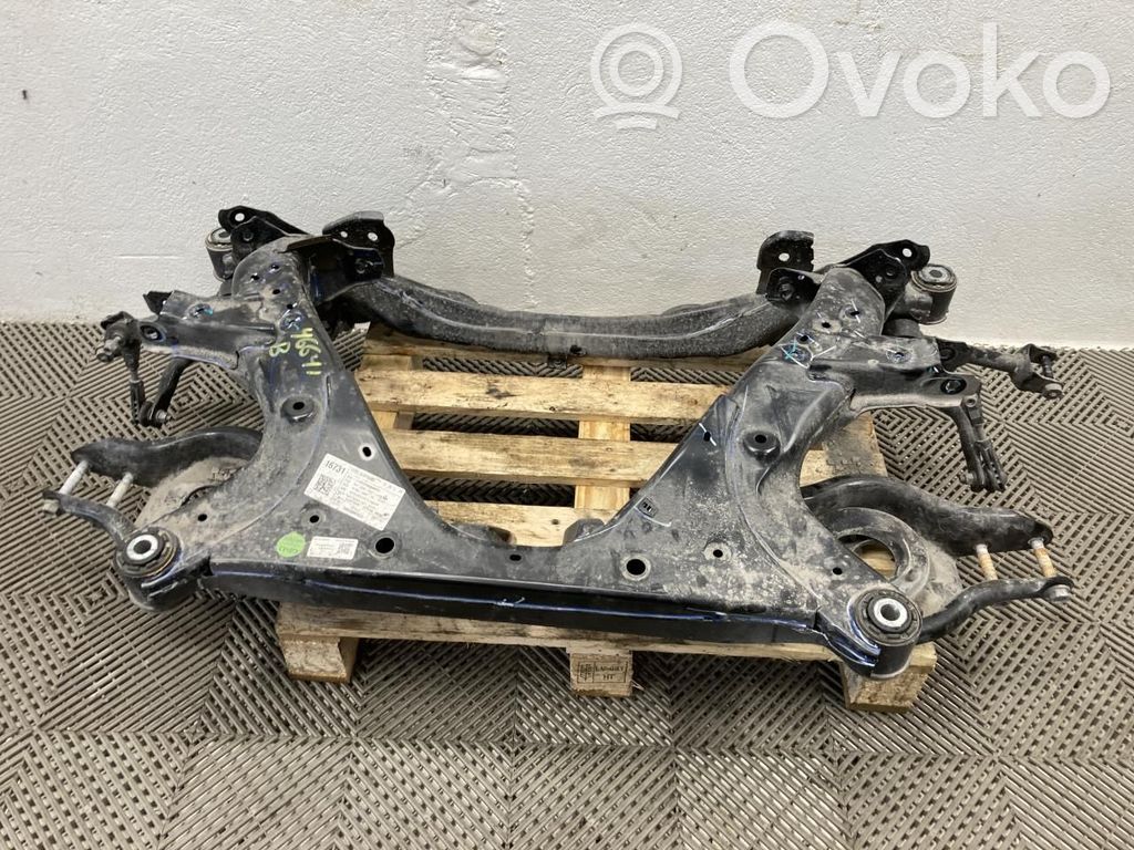 Tesla Model Y Juniper Galinis traversas 