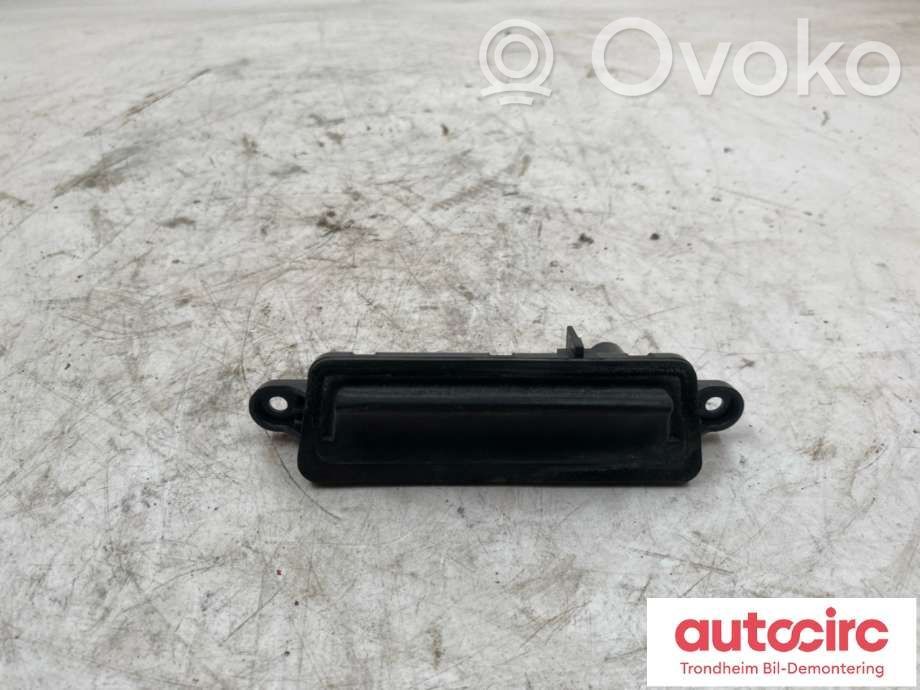 Tesla Model Y Juniper Interruptor para abrir la puerta trasera 