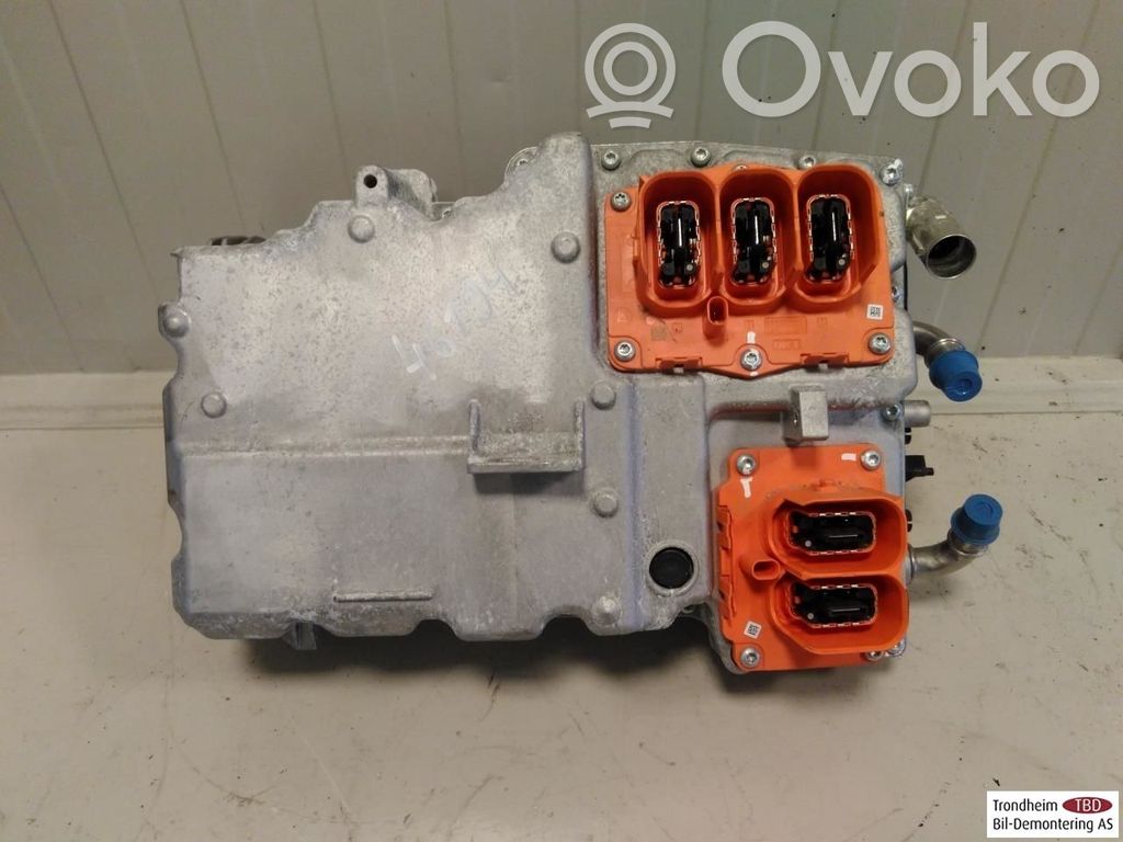 Inversor/convertidor de voltaje   32144041,36012969,32144041,36012969