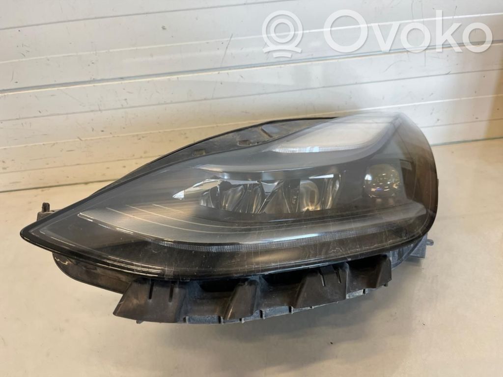 Tesla Model Y Scheinwerfer 