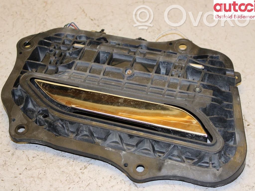 Tesla Model S Manecilla externa puerta delantera 