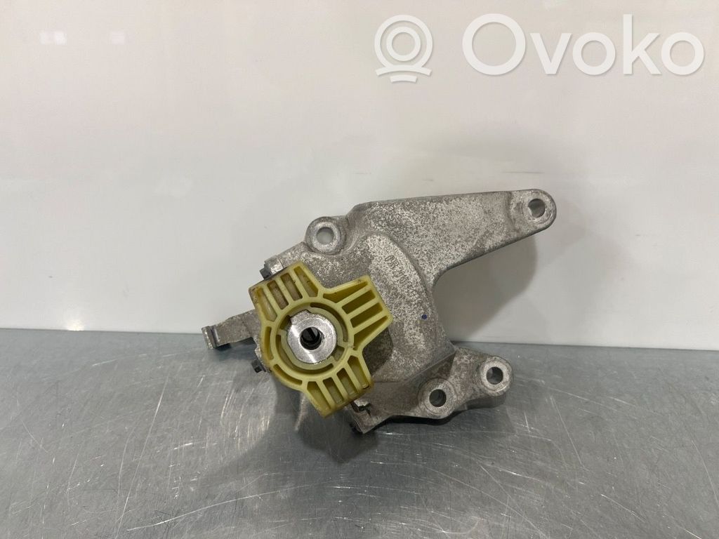 Volvo XC40 Engine mount bracket 