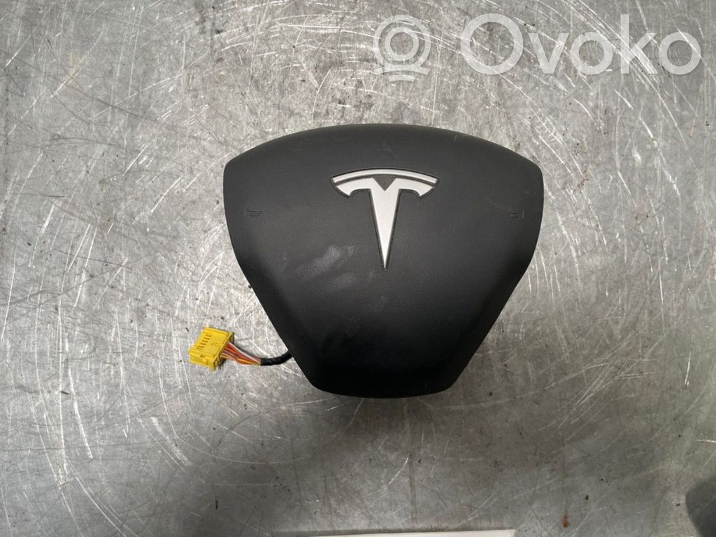 Tesla Model 3 Steering wheel airbag 