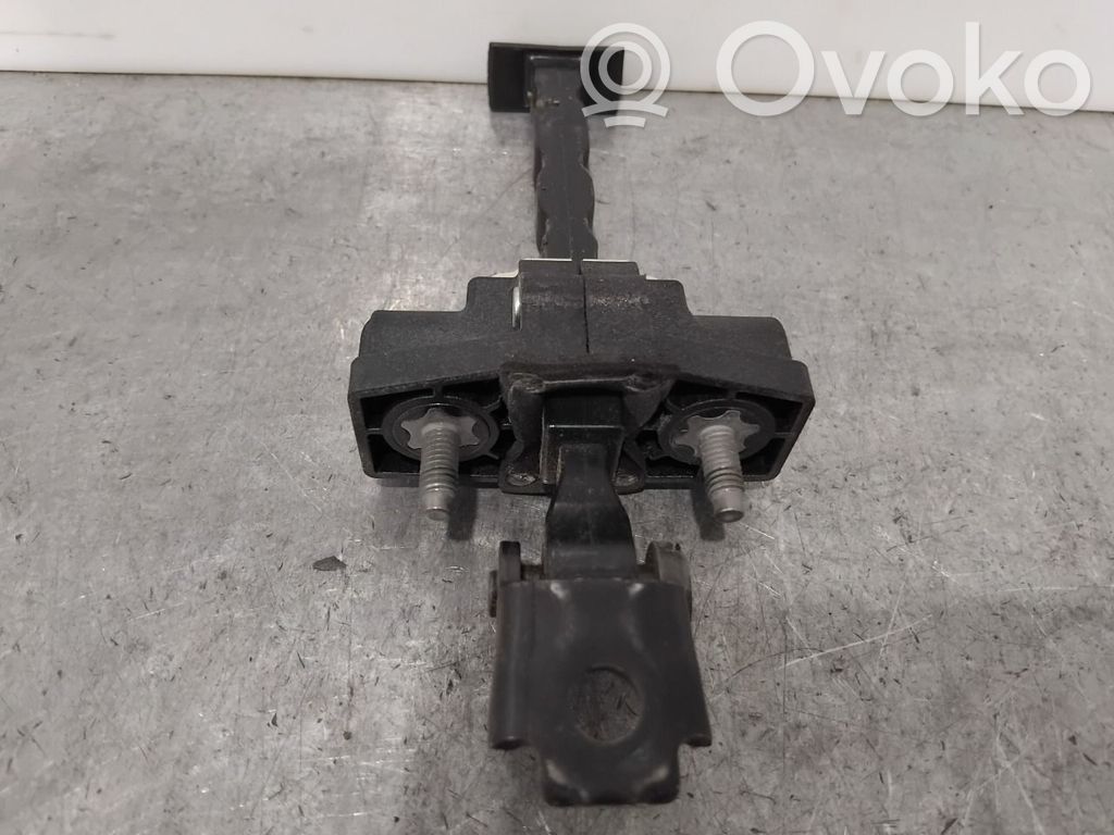 Renault Captur Etuoven pidätin 