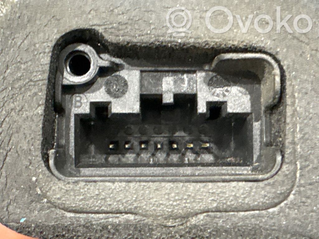 Etuoven lukko   5K1837015E,5K1837015J,5K1837015J,5K1837015E,5K1837015J
