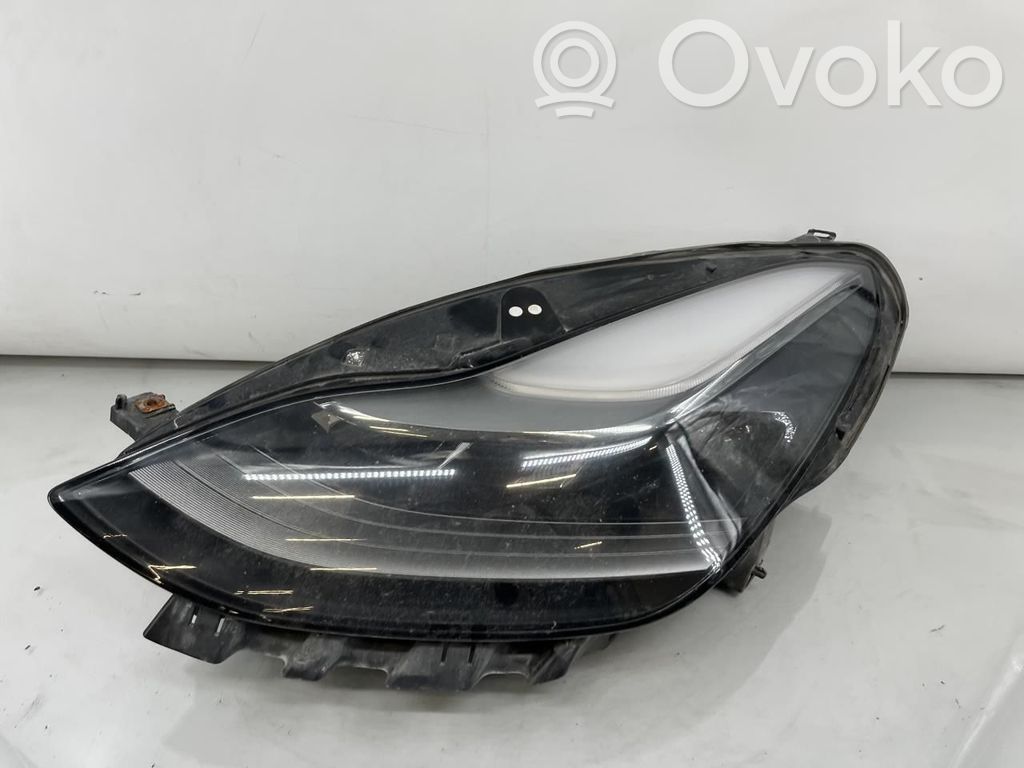 Tesla Model 3 Far 