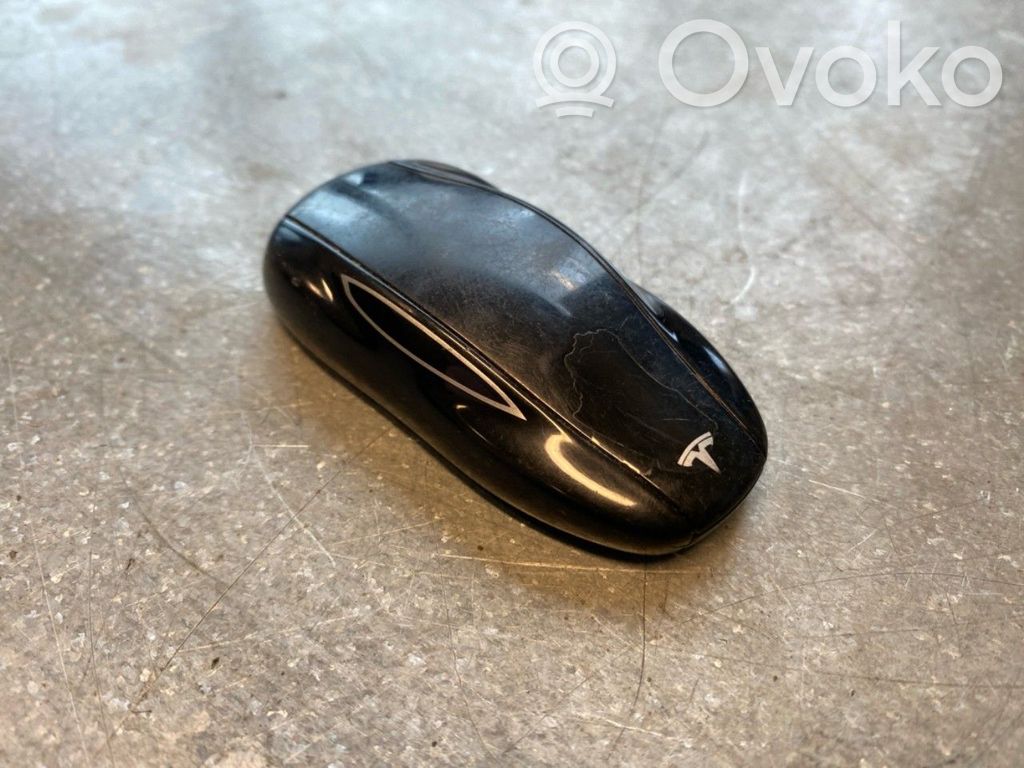 Tesla Model S Virta-avain/kortti 