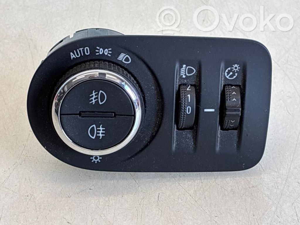 Light switch   39085924,39085924