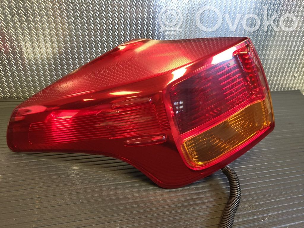 Toyota RAV 4 (XA40) Luci posteriori
