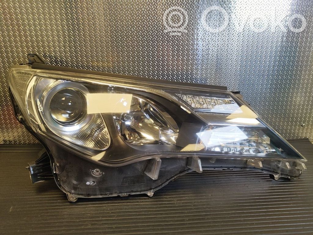 Toyota RAV 4 (XA40) Faro/fanale