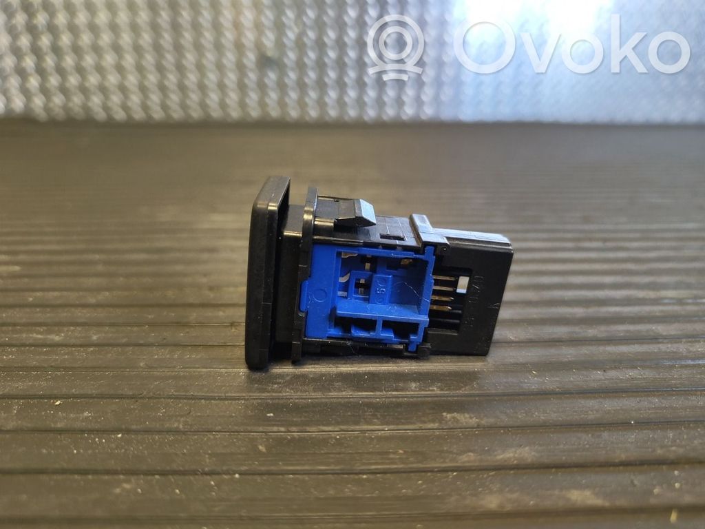 Toyota RAV 4 (XA40) Interruptor de control de tracción (ASR)