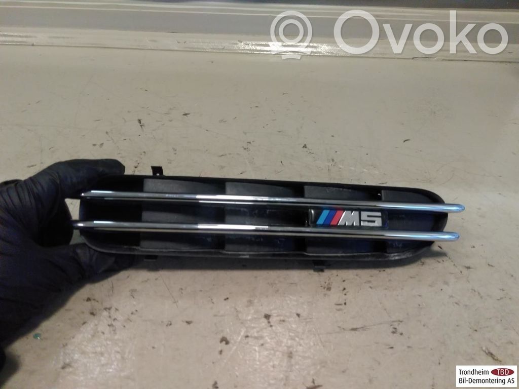 BMW M5 Mostrina con logo/emblema della casa automobilistica 