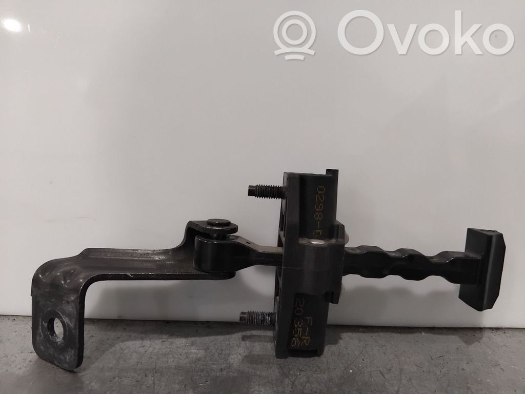 Tesla Model 3 Etuoven pidätin 