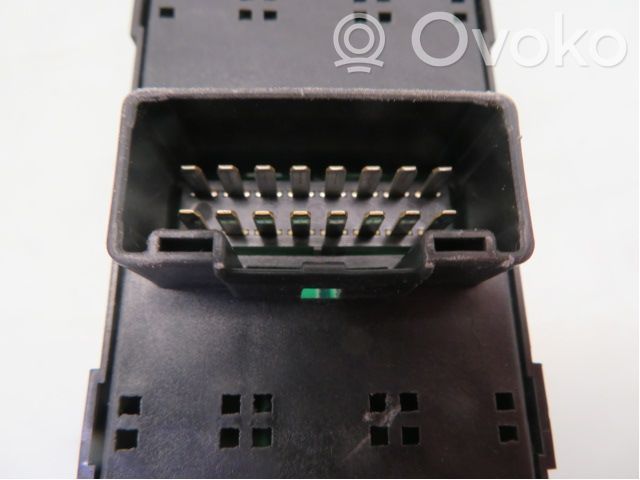 Hyundai Veloster Electric window control switch 