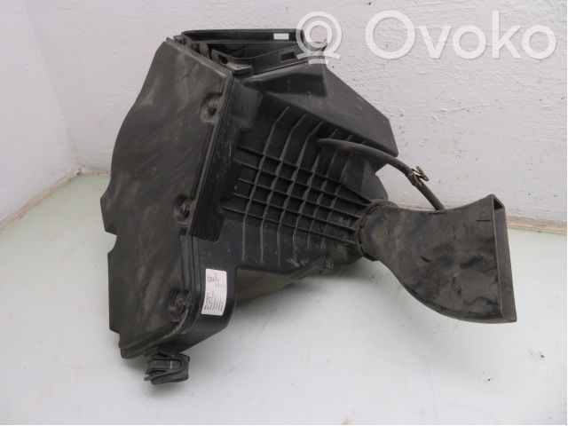 Luftfilterkasten   8K0133837C,8K0133835C,8K0133835C,8K0133837C