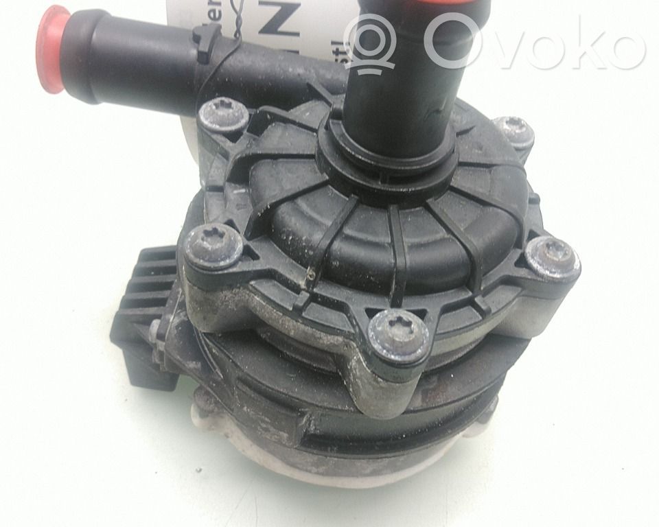 Volvo C40 Vesipumppu 