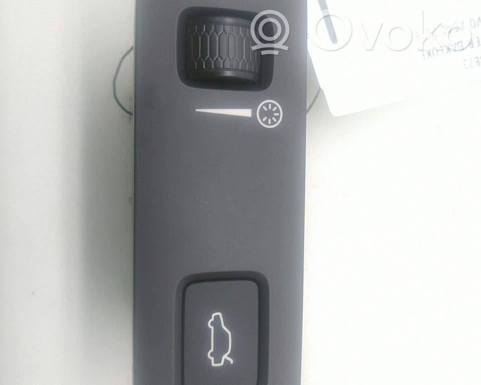 Interruptor para abrir la puerta trasera   31443873,31443873