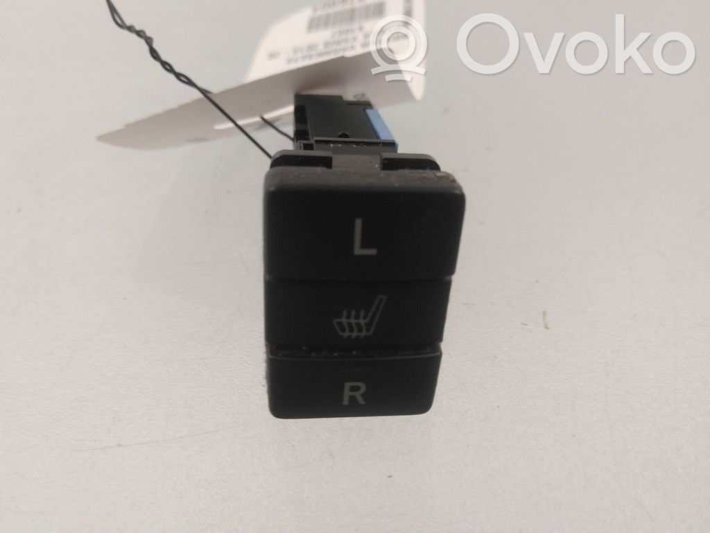 Toyota Yaris Przełączniki podgrzewania foteli 