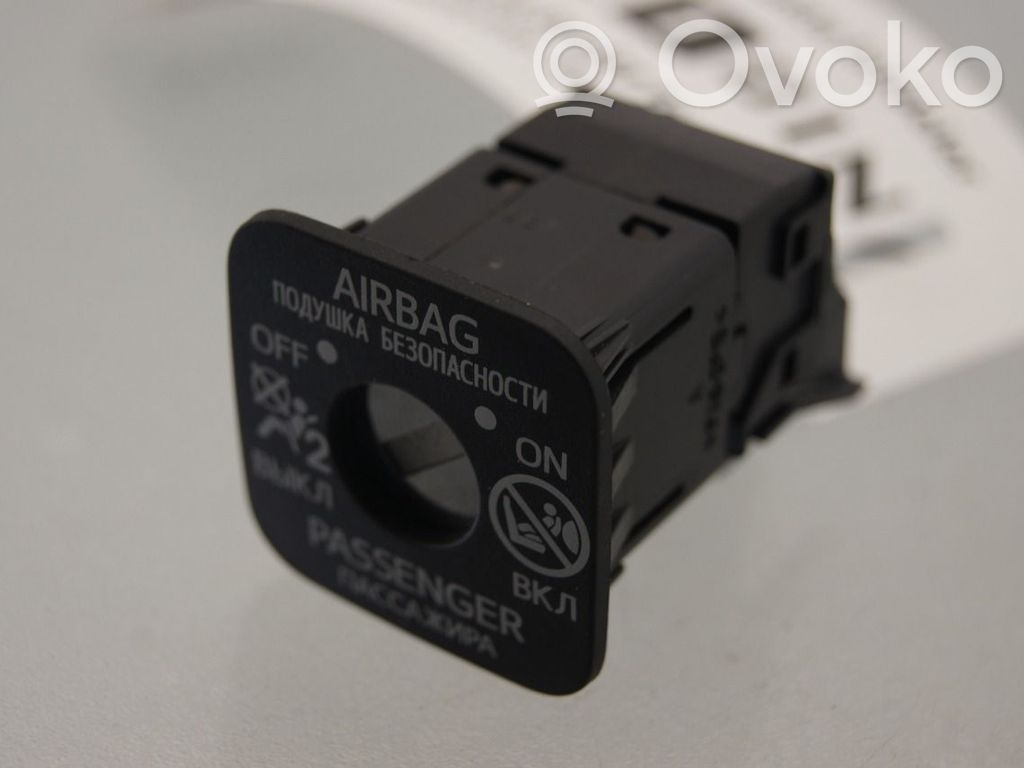 Toyota Yaris Cross Otros interruptores/perillas/selectores 