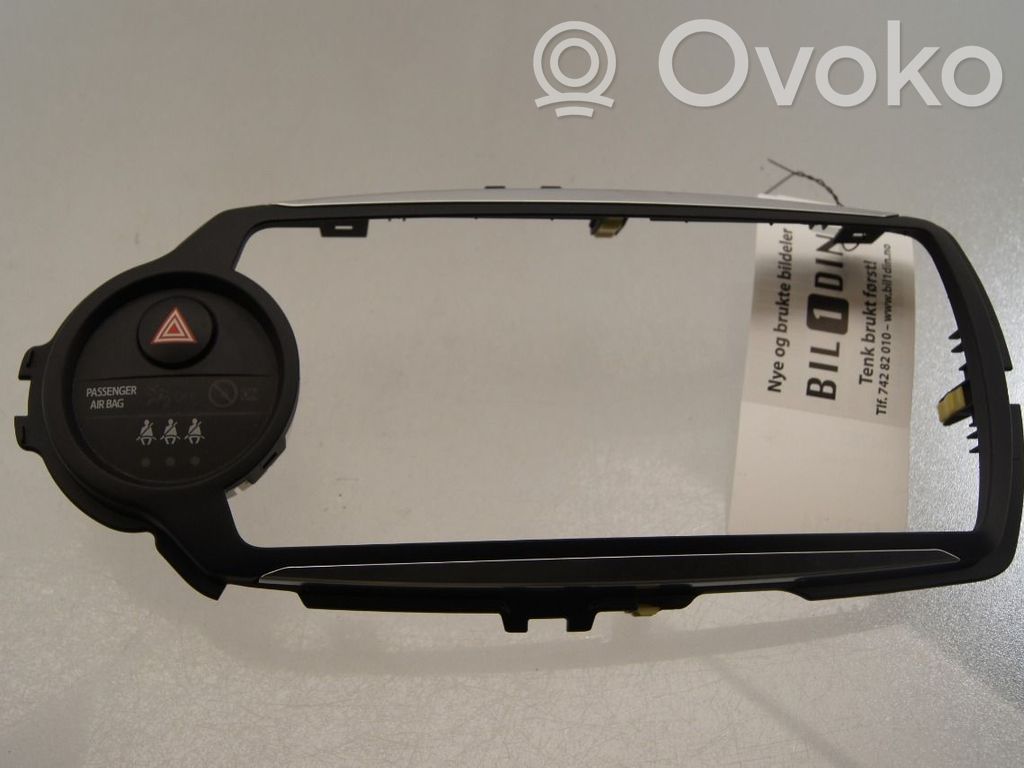 Toyota Yaris Interruttore luci di emergenza 