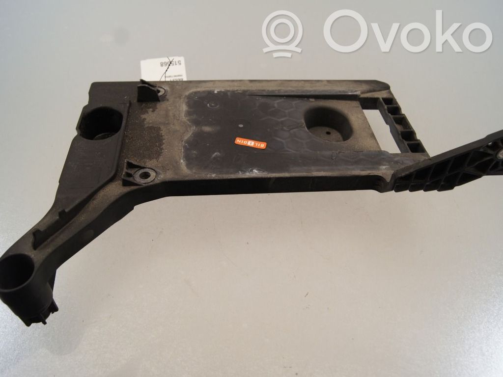 Volkswagen PASSAT B8 Support boîte de batterie 