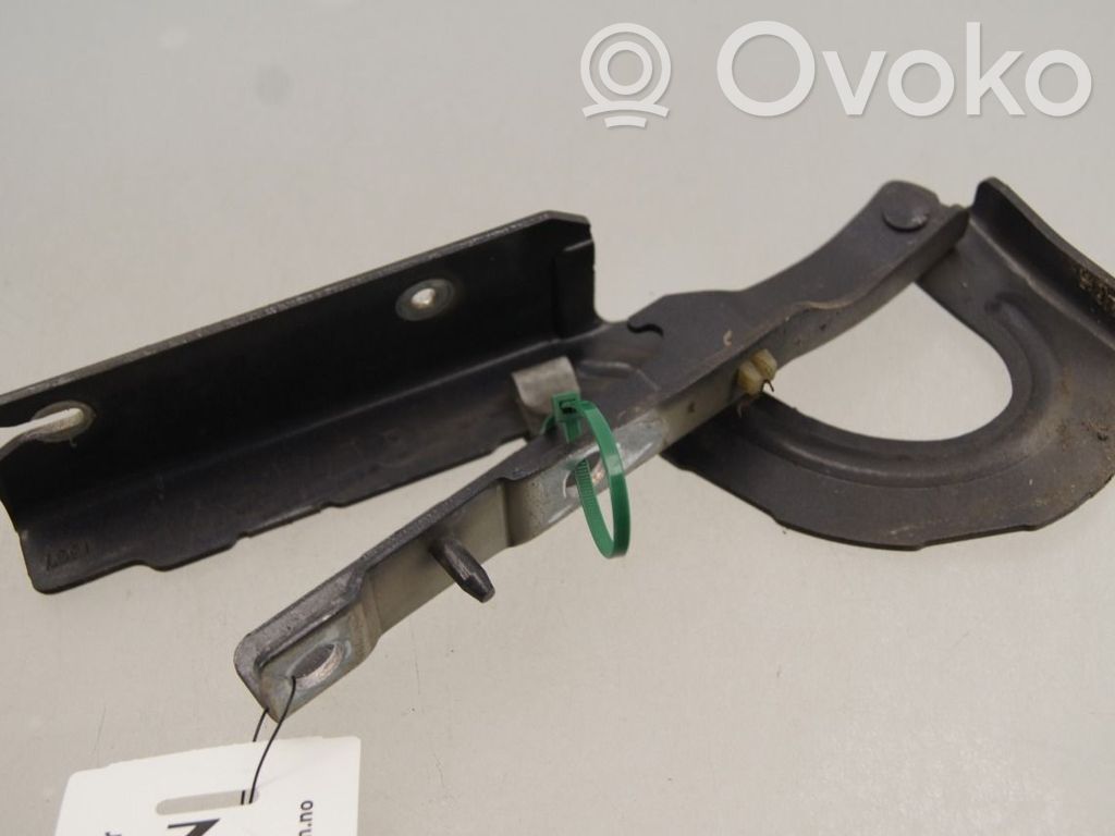 Konepellin saranat   SU001A1902,SU001A1902