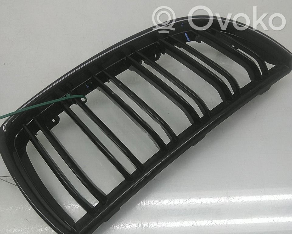 Moldura protectora de la rejilla de ventilación lateral del panel