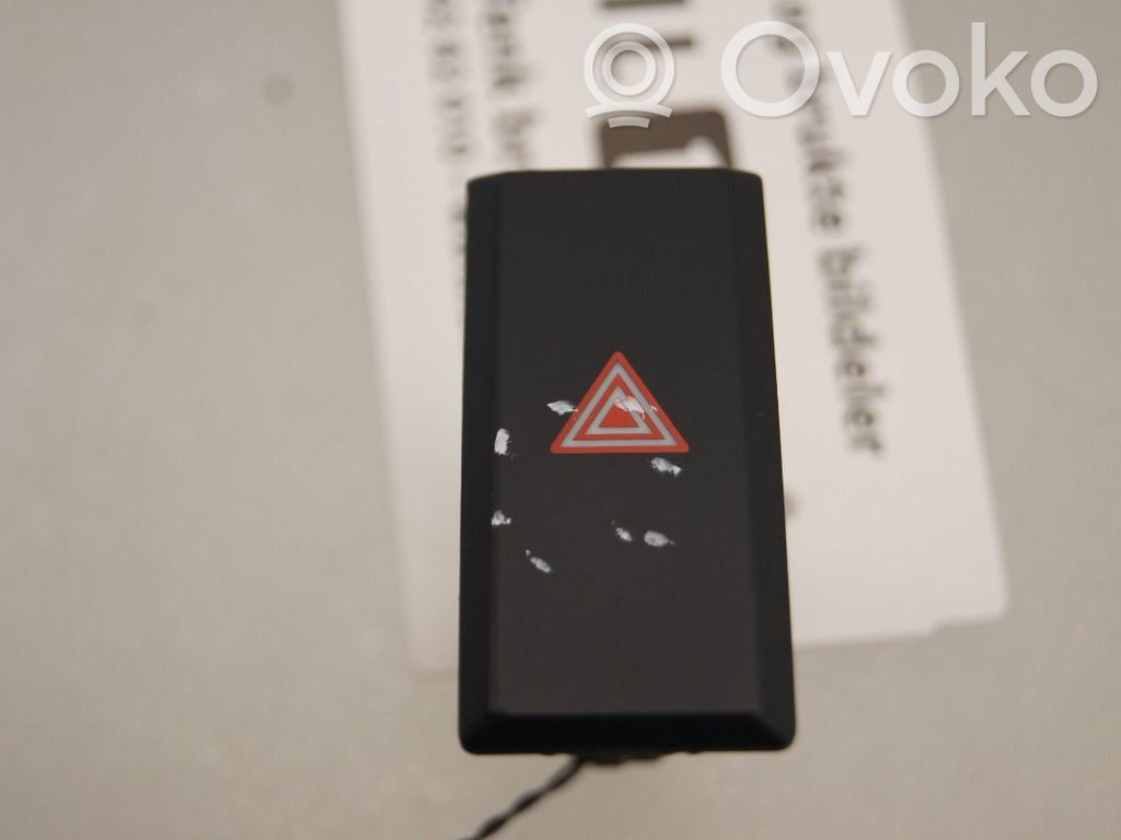 Toyota Prius (XW50) Przycisk świateł awaryjnych 