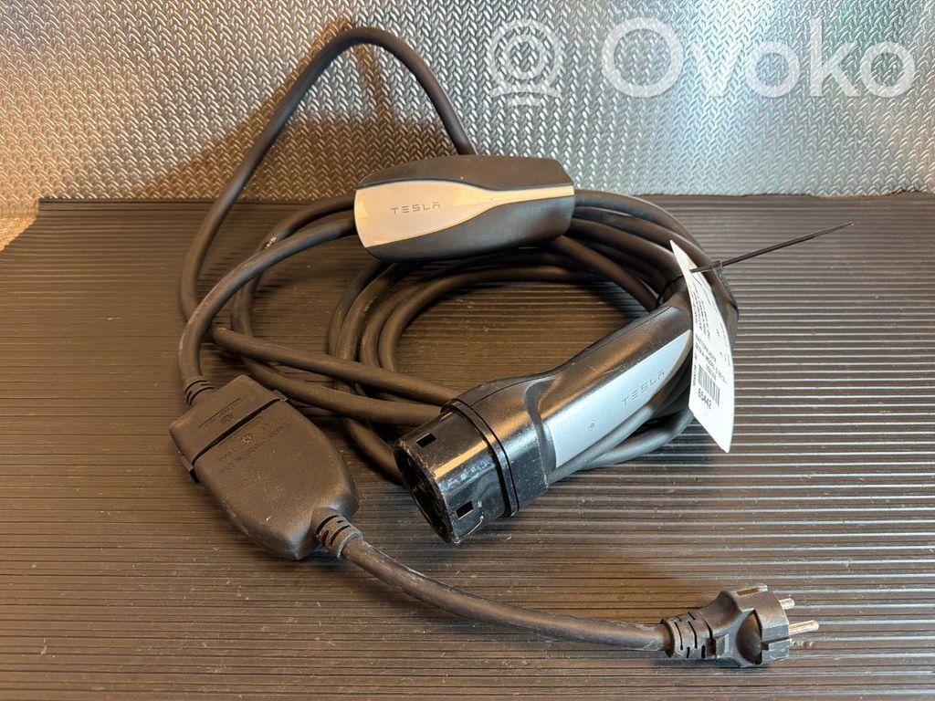 Tesla Model S Sähköauton latauskaapeli 