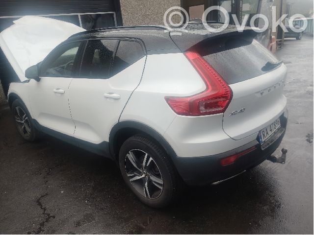 Volvo XC40 Poutre d'essieu arrière