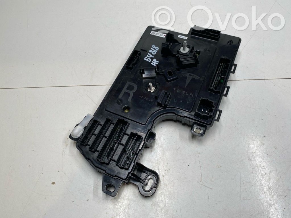 Tesla Model 3 Modulo di controllo del corpo centrale