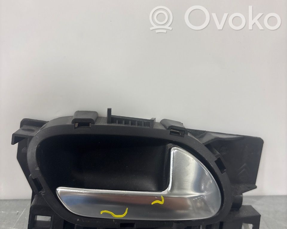 Opel Vivaro Front door interior handle