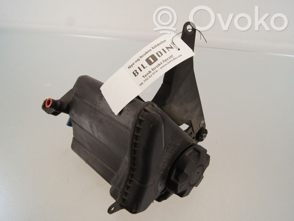 BMW 5 F10 F11 Kraftstoff-Ausgleichsbehälter 