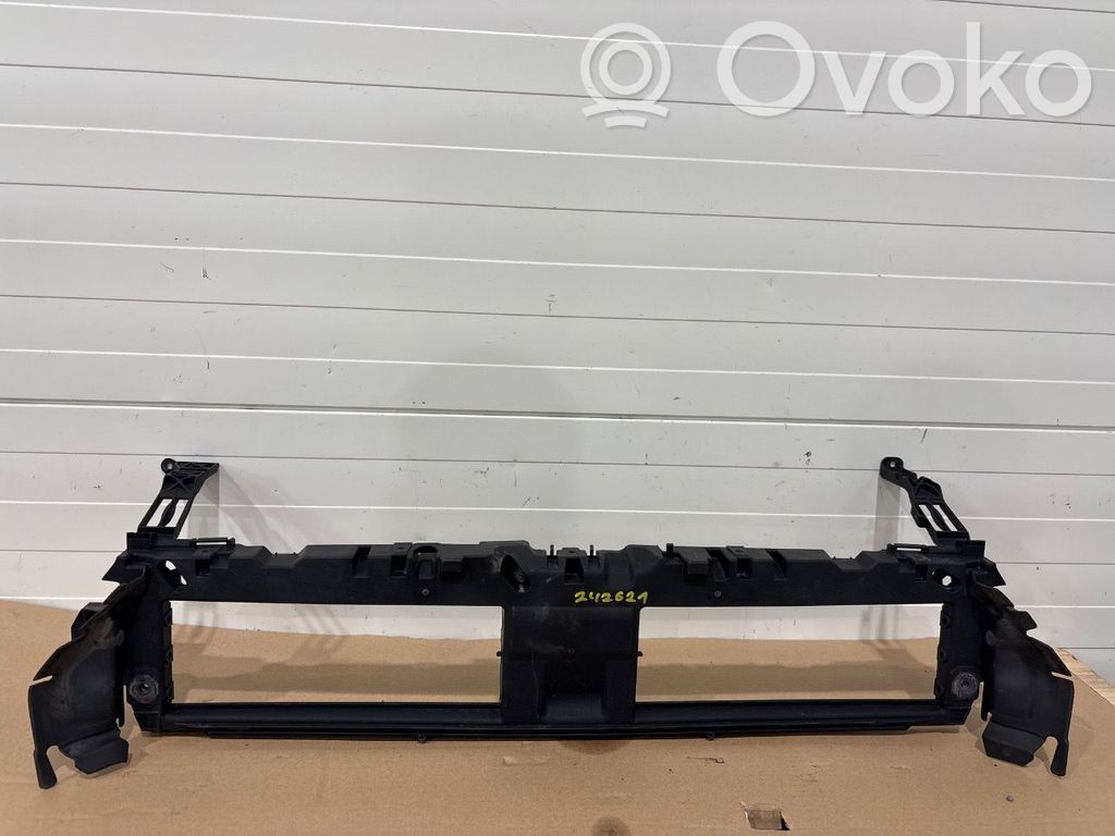 Audi A4 S4 B9 Jäähdyttimen kehyksen suojapaneeli 