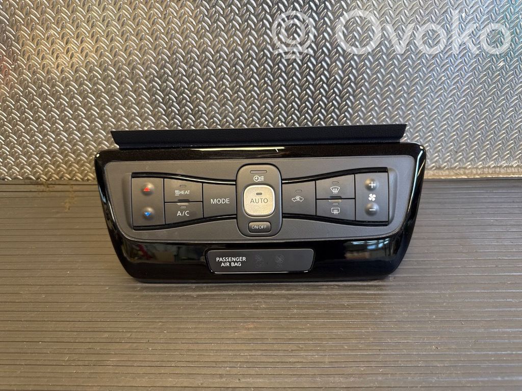 Nissan Leaf II (ZE1) Panel klimatyzacji / Ogrzewania 